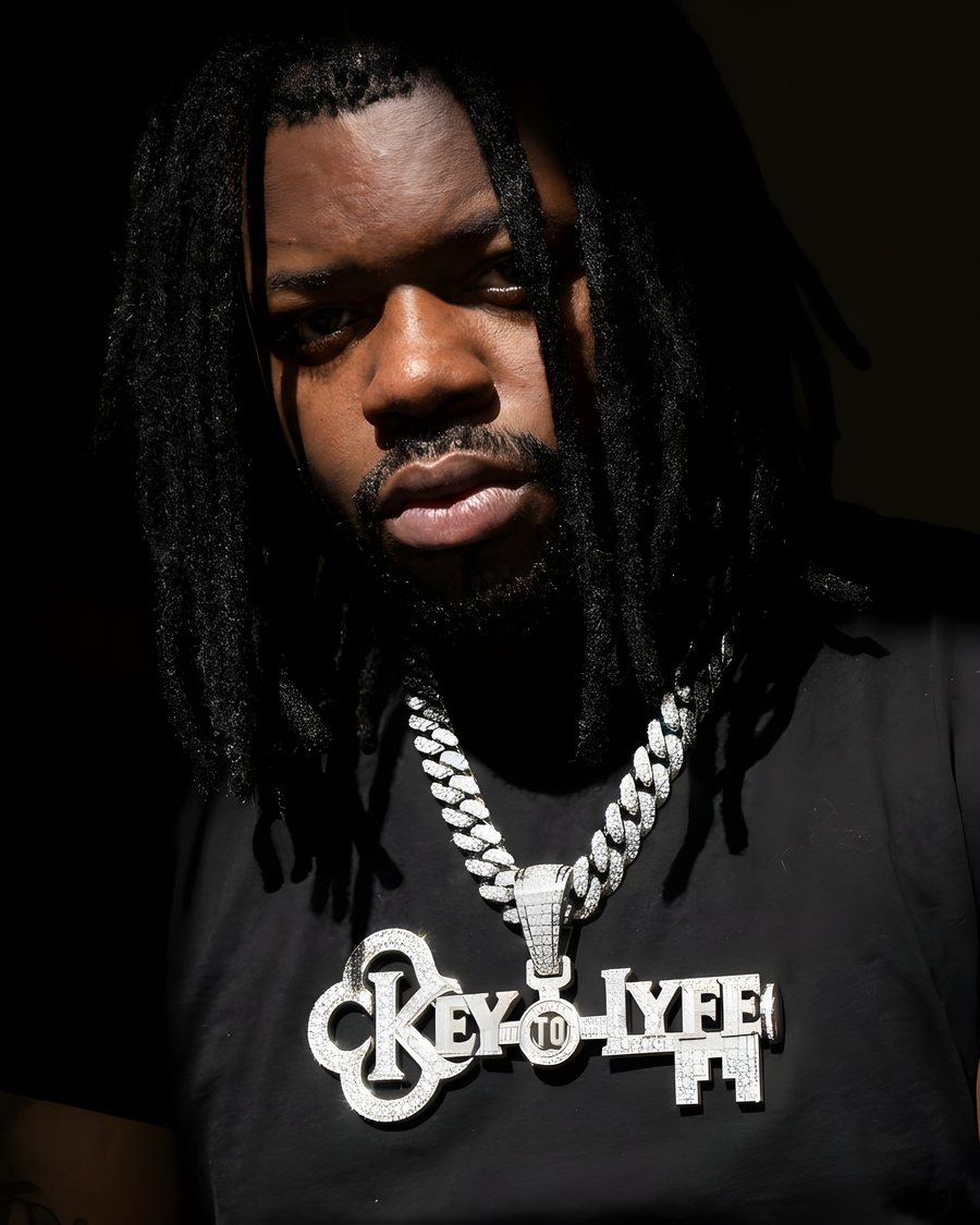 ThaBoyShXwn wearing the Key To Lyfe chain